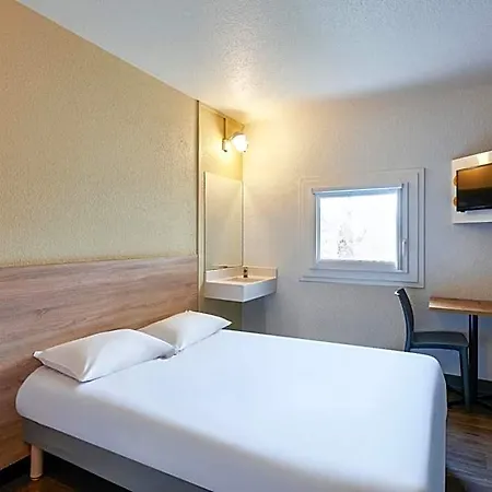 Hotelf1 Centre Ouest 2*
