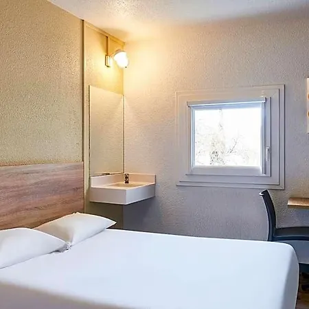 Hotelf1 Centre Ouest