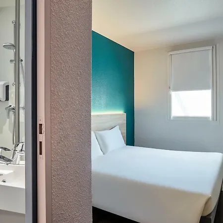 Hotelf1 Centre Ouest 2*